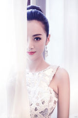 组图：刘梓娇柔美写真 清新优雅现高贵气质