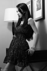 组图：潘霜霜浴室玩湿身 秀凹凸有致性感身姿