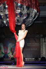 组图：蔡依林未攻蛋先受惊 舞台垮塌当众尖叫