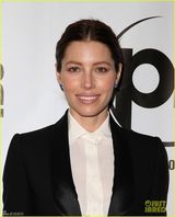 组图：大贾斯汀与妻子情侣西装出席宣传活动