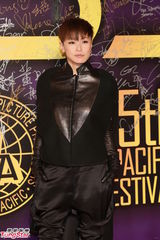 组图：亚太影展红毯生辉 刘嘉玲露半球曾宝仪秀美背