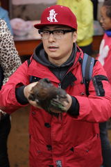 组图：爸爸去哪儿第六期海量图 萌宝帅爸卖菜忙