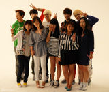 高清图：SHINee写真片场照曝光 展休闲运动风