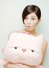 组图：王媛可拍清新写真妩媚秀香肩