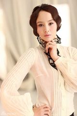 组图：小王晶拍摄时尚写真 靓丽十足别具气质