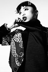 组图：黄绮珊新照全曝光 黑白大片演绎另类时尚