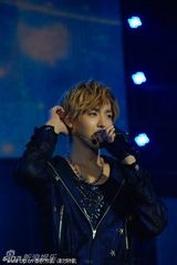 组图：SJ-M与EXO-M同台献唱 上演音乐狂欢