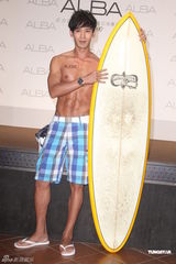 高清组图：彭于晏为手表代言 阳光帅气大秀健美肌肉