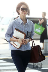 组图：韩星李瑶媛赴米兰出席活动 干练现身机场