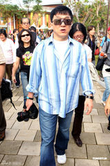 组图：成龙逛台北花博心情大好 向阮经天建言