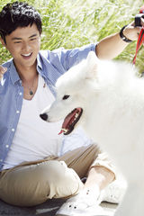 组图：叶祖新萌宠写真亲和力十足