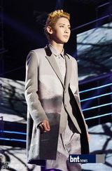 组图：EXO-K成员与2AM郑珍云等亮相T台秀