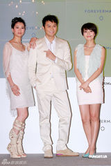 幻灯图集：袁咏仪张智霖秀恩爱 高圆圆暂无结婚计划