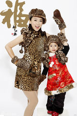 高清图：翁虹贺岁亲子写真曝光 另类时尚装点新年