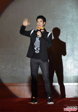 组图：王力宏帅气亮相 情人节表白歌迷