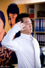 幻灯图：郑恺《杜拉拉升职记》造型曝光 阳光帅气