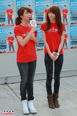 组图：官恩娜否认被林峰摸胸 澄清与旧爱复合