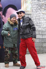 组图：于小伟因拍《大米市》生白发