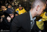 组图：比伯被控殴打司机 多伦多警局遭疯狂围堵