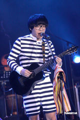 幻灯：卢广仲香港个唱尾场落幕 出席庆功宴兴奋难掩