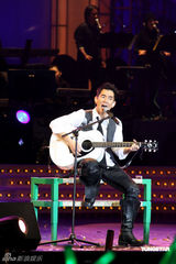 高清：任贤齐沪上跨年开个唱 马景涛携妻观看助威