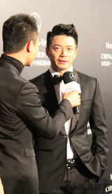 段奕宏出席时装秀时尚型男获青睐