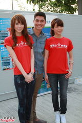 组图：官恩娜否认被林峰摸胸 澄清与旧爱复合