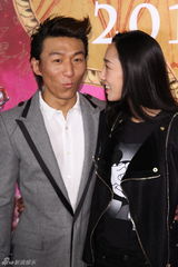 组图：《等风来》倪妮演装女 冯绍峰包场支持