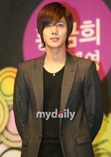 组图：韩版《恶作剧之吻》发布会 主创开心宣传