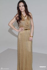 组图：陈乔恩露背礼服秀美背 不惧做剩女