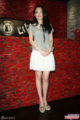 组图：蓝心湄高开衩风骚露半乳 舒淇清新白裙