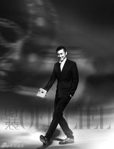 组图：黄志忠再登时尚杂志 演绎绅士休闲百变魅力