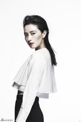 组图：高圆圆登封面 哥特风引领极致冷艳