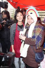 组图：桂纶镁新年代言温暖咖啡 发展事业不急结婚