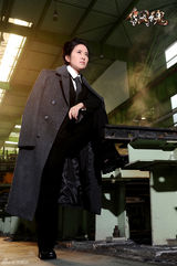 组图：叶璇性感秀事业线 刚柔并济演绎《钢魂》