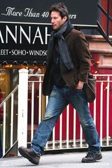 幻灯图集：基努-里维斯街头漫步 休闲装扮随性潇洒