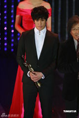 幻灯：香港金像奖现场 《岁月神偷》获最佳歌曲奖