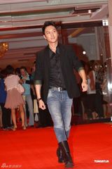 组图：阿雅加盟华谊展演技 冯绍峰优雅亮相力挺好友