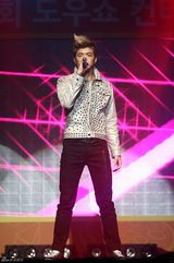 高清组图：韩团2PMT-ara等募捐活动劲歌热舞