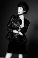 组图：素颜女神王丽坤黑白写真 诠释魅惑酷感