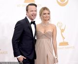 组图：《绝命毒师》亚伦-保尔携妻亮相艾美红毯