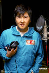 高清组图：孙楠赶录赈灾歌曲 号召大家为玉树加油