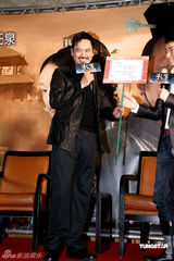 幻灯图：周润发赴台宣传新片 膝下无子叹有心无力