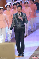 组图：赌王数百万支持太太 何超莲吴克羣献艺