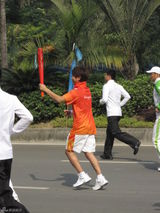 高清组图：沙宝亮传递亚运火炬 成佛山站唯一明星