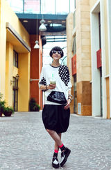 组图：时尚设计师夕又米街拍似潇洒美少年