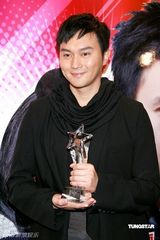 高清图：张智霖等齐聚音乐汇展颁奖 容祖儿夺九奖