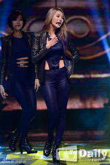 组图：Dal shabet孙丹菲WAPOP公演大跳性感热舞