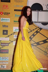 组图：任达华惠英红温碧霞加盟英皇电影艺人部