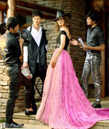 高清：百变马艳丽写真照展风采  坦然微笑面对人生